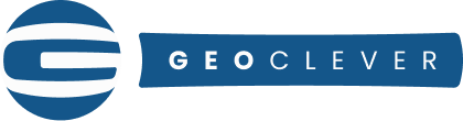 Logo geoclever blu orizzontale, a destra sfera con lettera G all'interno a sinistra etichetta con lettering "Geoclever"